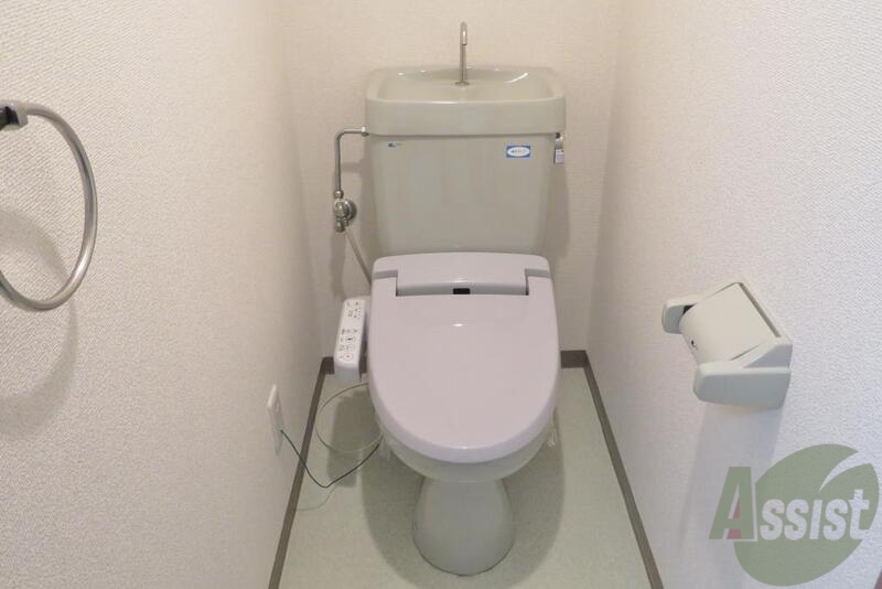 トイレ　トイレにはウォッシュレットが付いていますー。便利ですよねー。