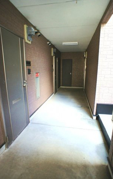エントランス　清潔なエントランスです