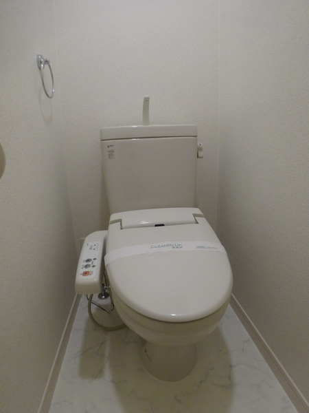 トイレ　別号室の写真です。