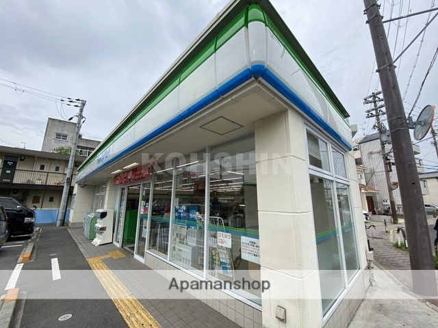 コンビニ　ファミリーマート（コンビニ）まで725m