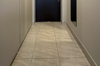 玄関　※別部屋の参考写真です。