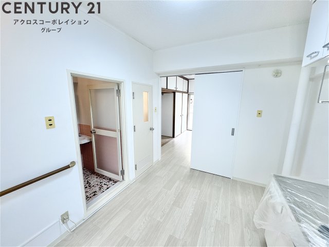 居室・リビング　白いリビング