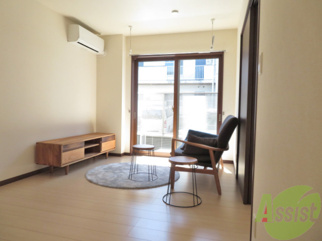 居室・リビング　陽の光が差し込む明るいお部屋は気持ちが良いですね。