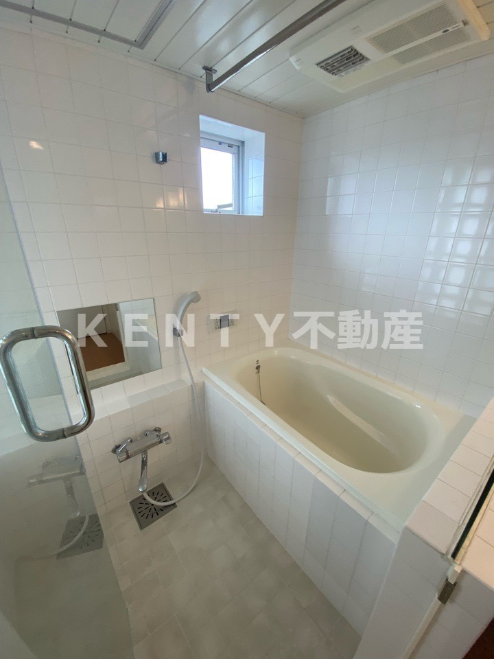 バス・シャワールーム　コンパクトで使いやすいお風呂です