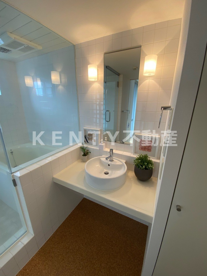 洗面設備　脱衣スペースもあります