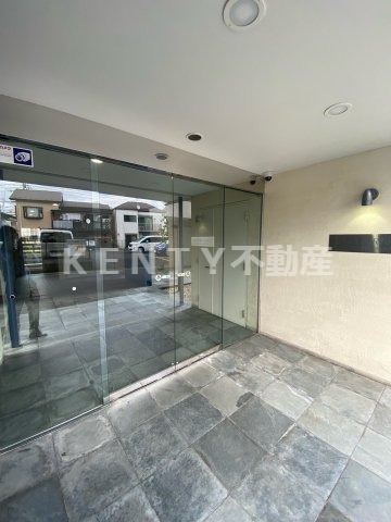 エントランス　落ち着いたエントランスです