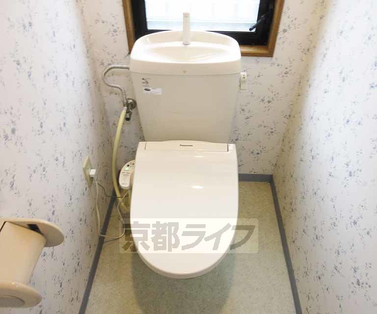 トイレ　温水洗浄便座付きです。