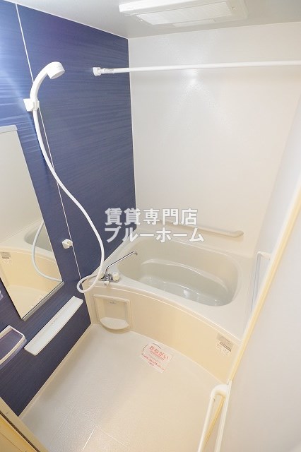 バス・シャワールーム　お風呂は浴室乾燥機付き！