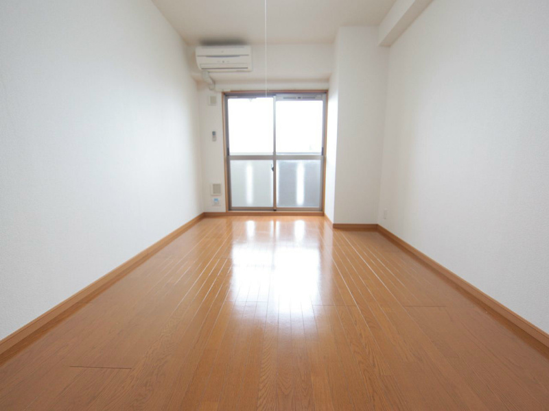 バルコニー　洋室8.4帖　クローゼット（収納充実してます）