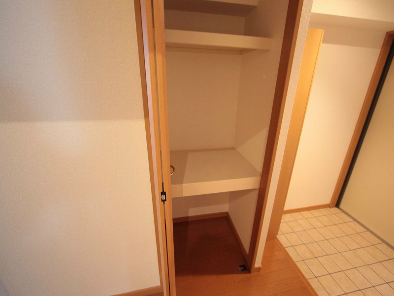 その他　玄関にある収納棚