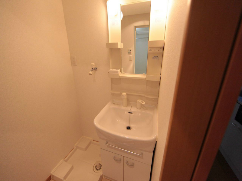 洗面設備　脱衣所　独立洗面台（シャンプードレッサー）洗濯機用意できます