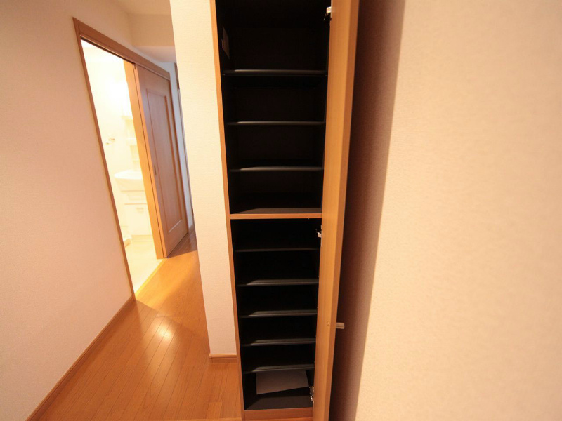 玄関　玄関　シューズボックス（収納充実してます）