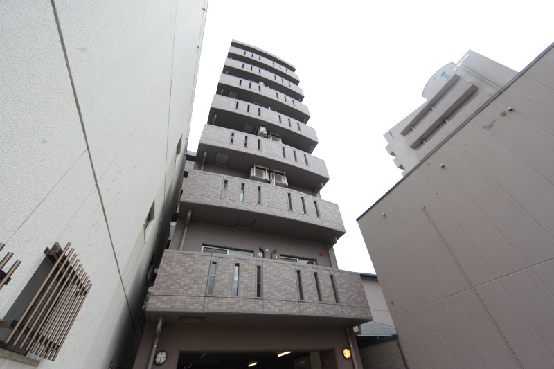 建物外観　外観　防犯カメラ　オートロック　外壁タイル張り