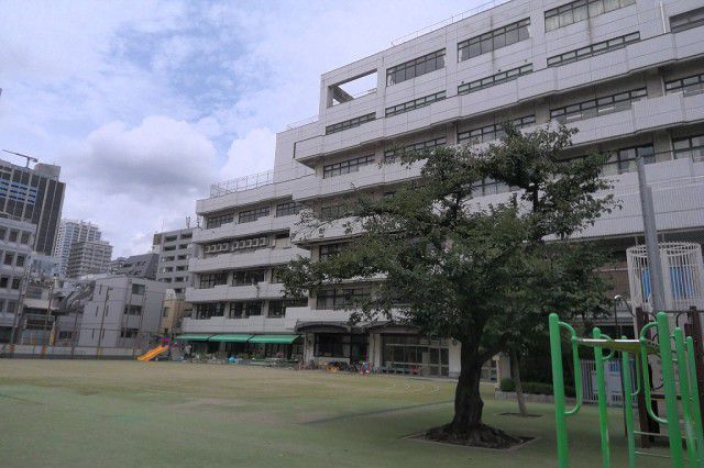 小学校　和泉小学校（小学校）まで135m