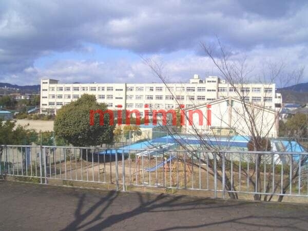 小学校　高槻市立日吉台小学校（小学校）まで430m