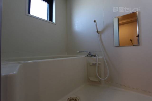 バス・シャワールーム　３０２号室の写真です。