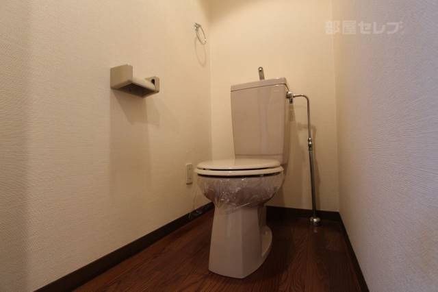 トイレ　３０２号室の写真です。