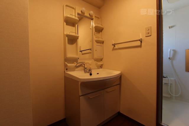 洗面設備　３０２号室の写真です。