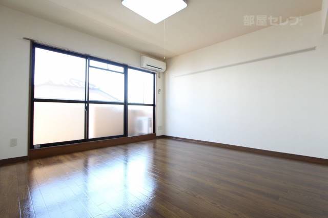 居室・リビング　３０２号室の写真です。