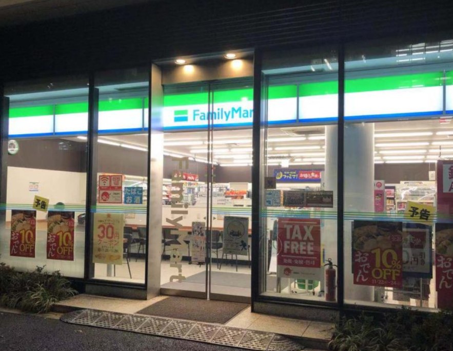 コンビニ　ファミリーマート 神田須田町二丁目店（コンビニ）まで435m