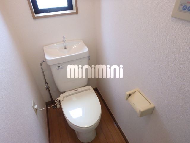 トイレ　トイレにも窓があり換気しやすいです。