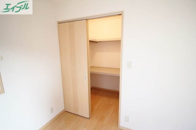 収納　収納力のあるウォークインクローゼット