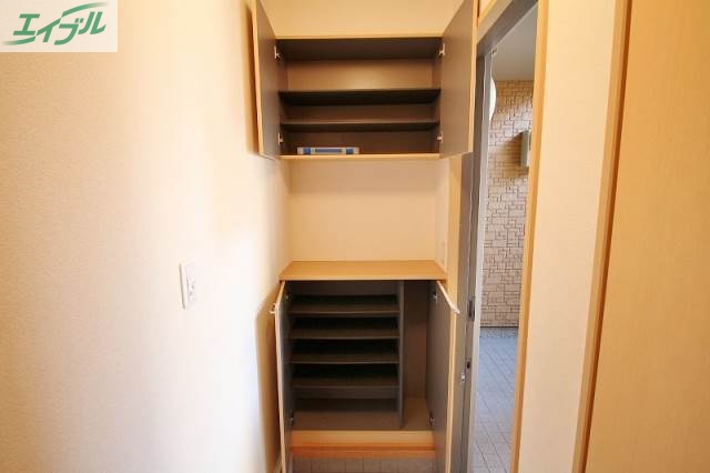 玄関　シューズボックス