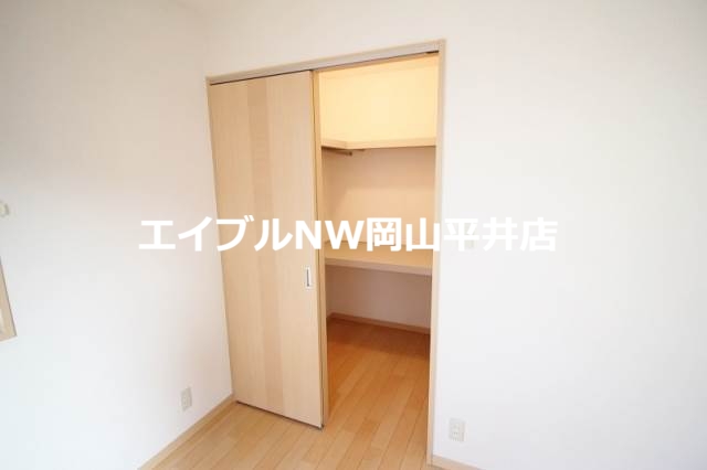 収納　収納力のあるウォークインクローゼット