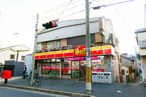 コンビニ　デイリーヤマザキ 東加賀屋店（コンビニ）まで12m