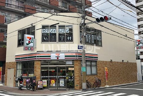 コンビニ　セブンイレブン 大阪日本橋東3丁目店（コンビニ）まで399m