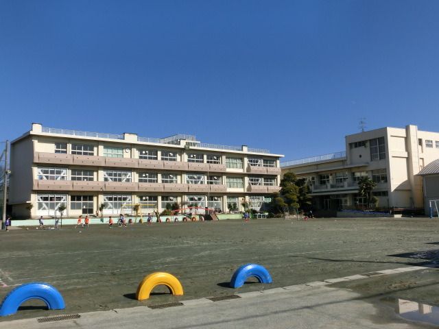 小学校　稲毛小学校（小学校）まで680m