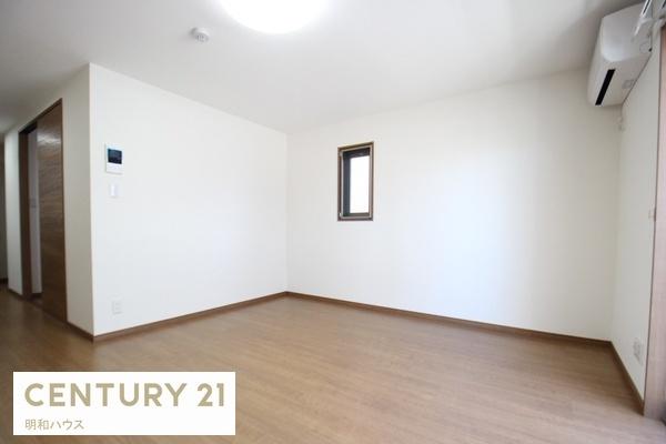 居室・リビング　【参考】105号室の写真（反転タイプ）