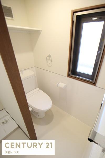 トイレ　【参考】105号室の写真（反転タイプ）