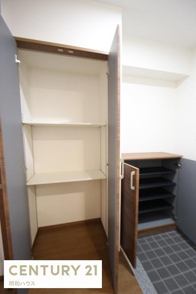 玄関　【参考】105号室の写真（反転タイプ）