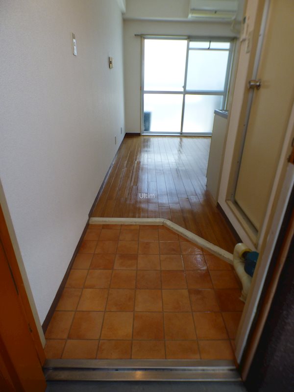 玄関　別部屋のお写真です。ご参考までに！