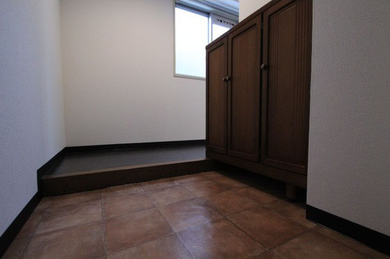 玄関　※別号室の写真です。