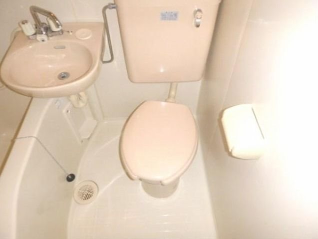 トイレ　違うお部屋の写真です。ご参考までに