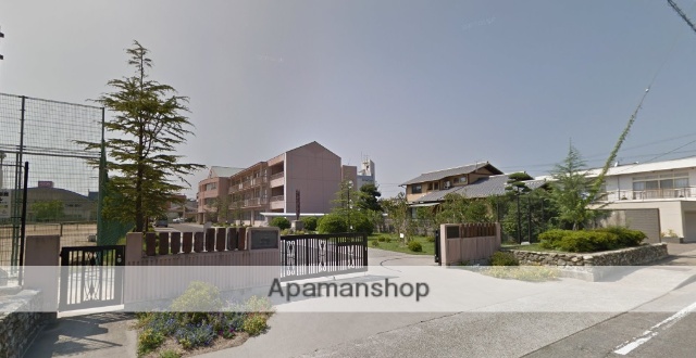 中学校　西中学校（中学校）まで818m