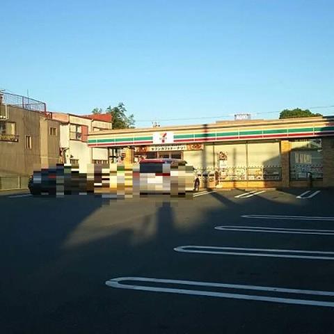 コンビニ　セブンイレブン（コンビニ）まで1035m