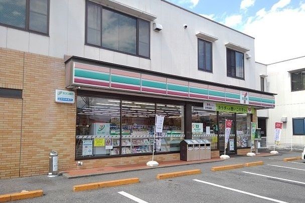 コンビニ　セブンイレブン甲府国母店（コンビニ）まで500m