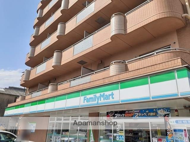 コンビニ　ファミリーマート（コンビニ）まで731m