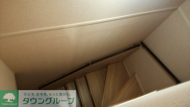 その他　手すり付きの階段です