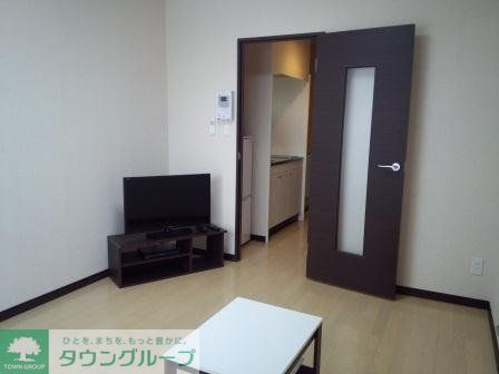 居室・リビング　家具・家電が付くお部屋です