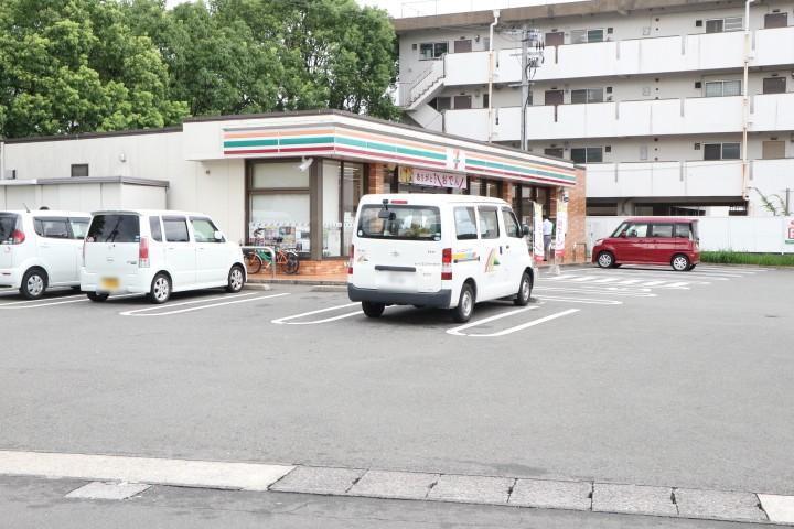 コンビニ　コンビニ（コンビニ）まで275m