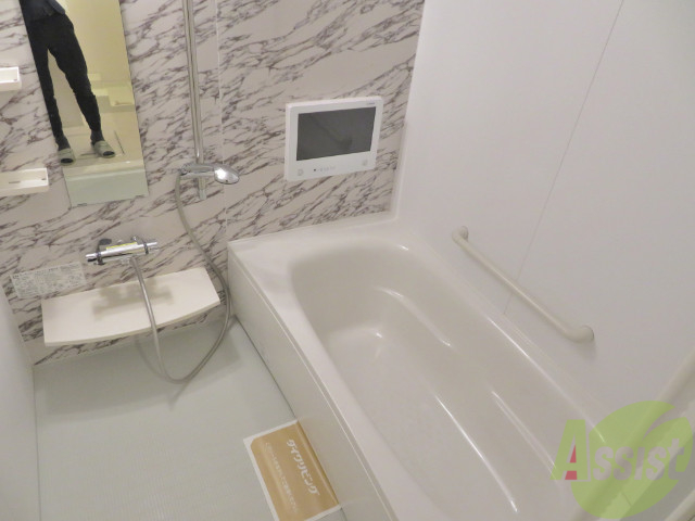 バス・シャワールーム　バスルームはこちらです。広々としてゆったり休めます。