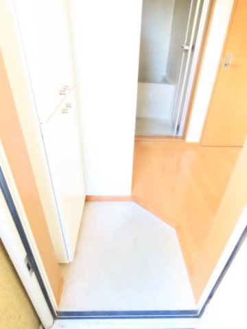 玄関　※別号室の参考写真