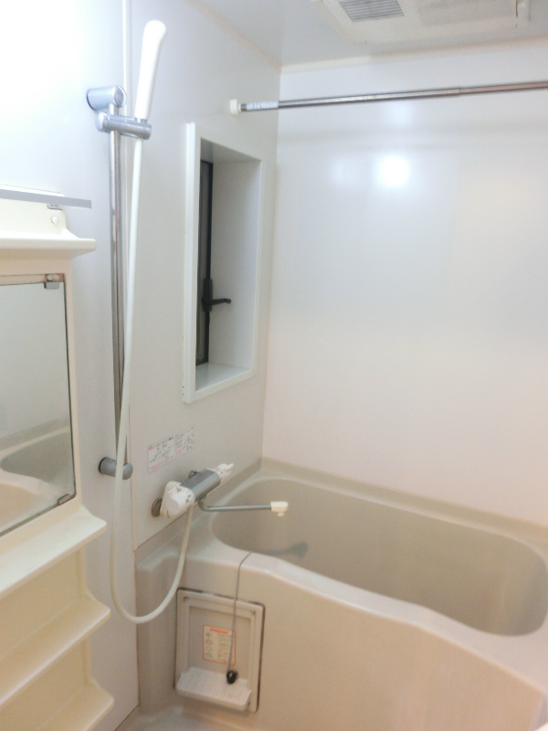 バス・シャワールーム　※同マンション別部屋の参考写真です。