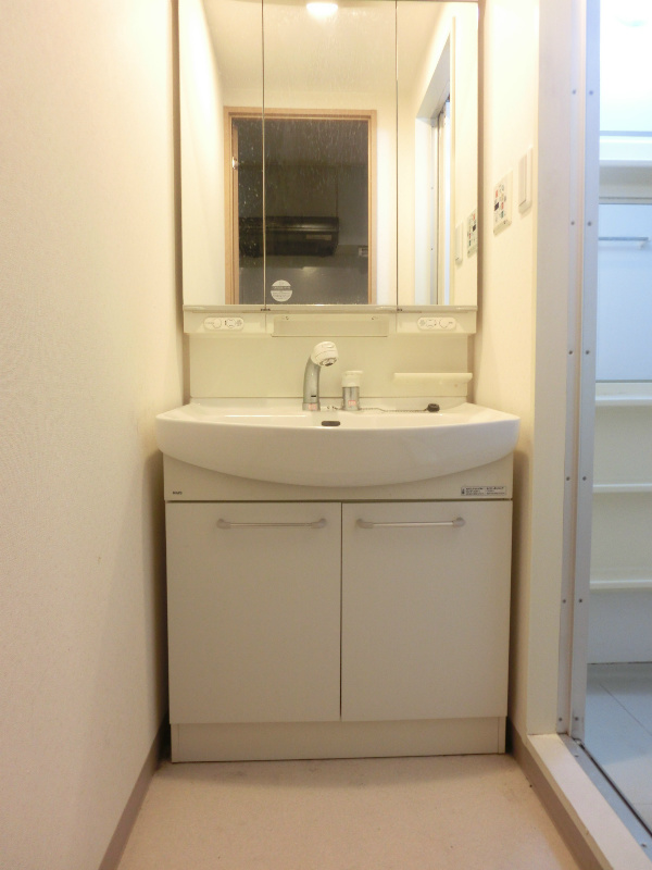 洗面設備　※同マンション別部屋の参考写真です。