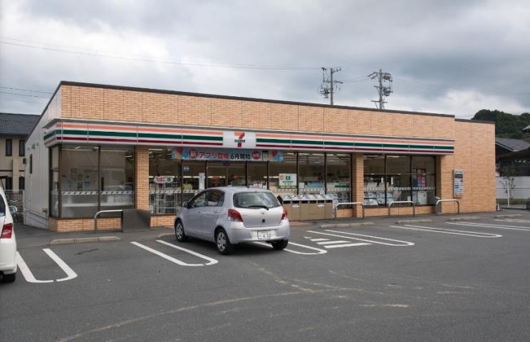 コンビニ　セブンイレブン（コンビニ）まで624m