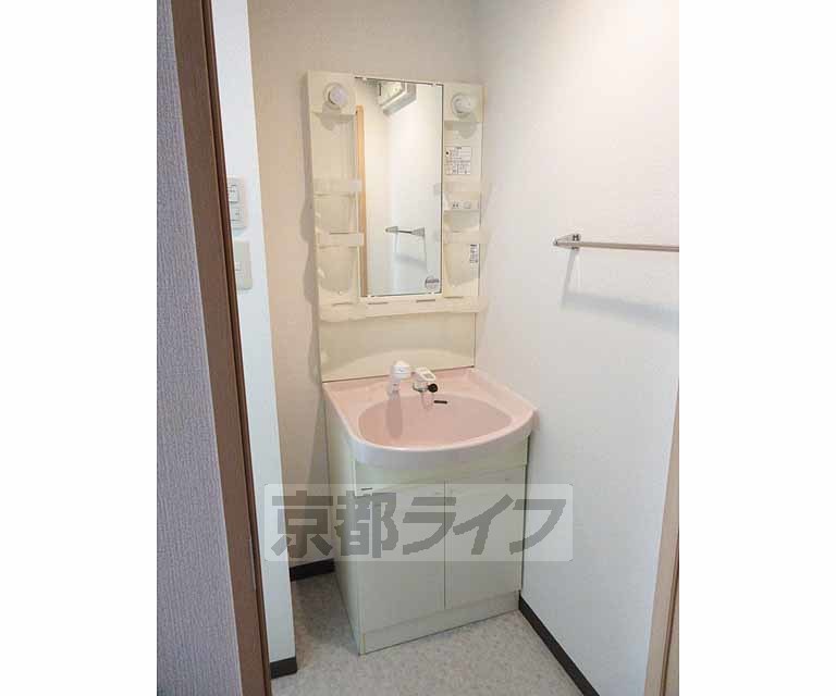 洗面設備　独立洗面台付き！